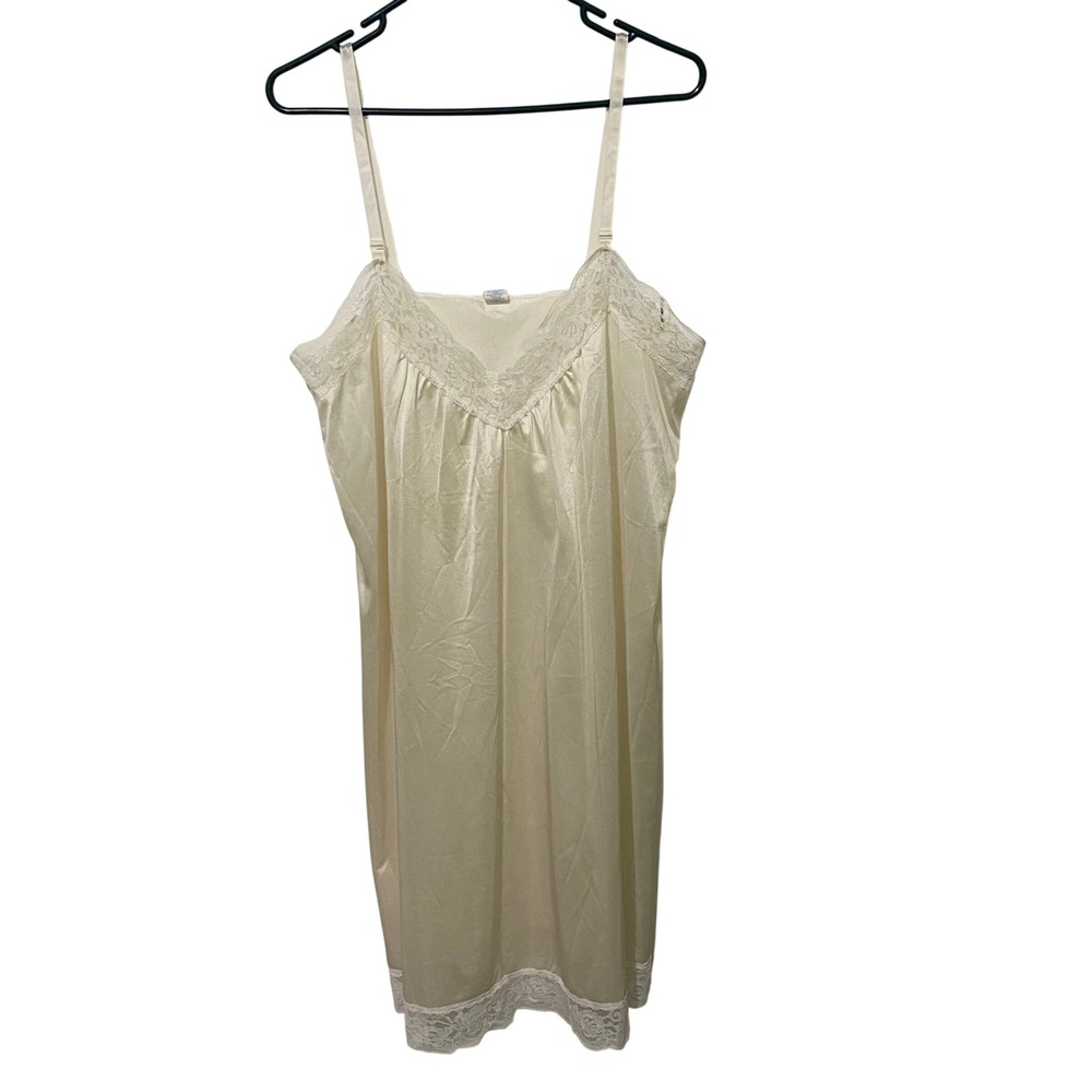 Vintage Full Slip M Cream Lace Trim Hyper Feminine‎ Romantic Softgirl Balletcore